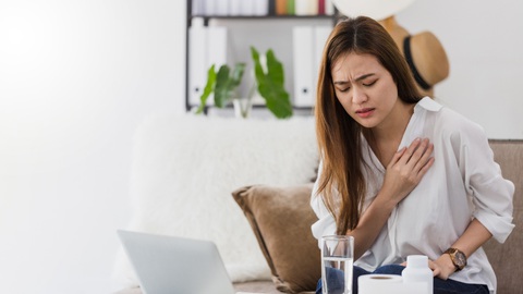 Giảm ăn mặn nâng cao sức khỏe gia đình - Ảnh 2. Ăn mặn là nguyên nhân gây nhiều bệnh mạn tính nguy hiểm - Ảnh: Shutterstock