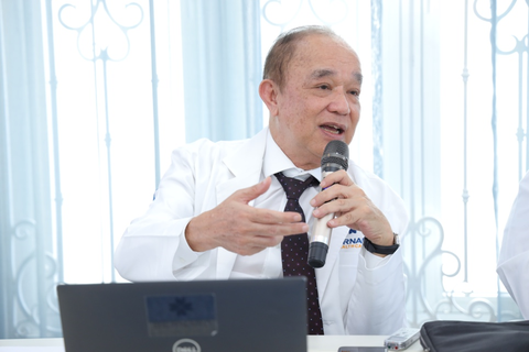 Cùng với bác sĩ Nhật Bản tầm soát ung thư tại Bernard Healthcare, Việt Nam - Ảnh 3. BS.CK2 Trần Đoàn Đạo chia sẻ về mô hình Tumor Board trong tầm soát và chẩn đoán sớm ung thư - Ảnh: Bernard Healthcare cung cấp