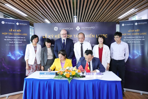 Cùng với bác sĩ Nhật Bản tầm soát ung thư tại Bernard Healthcare, Việt Nam - Ảnh 4. Bernard Healthcare và GE Healthcare ký kết hợp tác chiến lược - Ảnh: Bernard Healthcare cung cấp