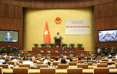 Bộ trưởng Bô Tư pháp: Có việc thông đồng dìm giá, 'quân xanh, quân đỏ' trong đấu giá - Ảnh 1. Toàn cảnh phiên chất vấn - Ảnh: GIA HÂN