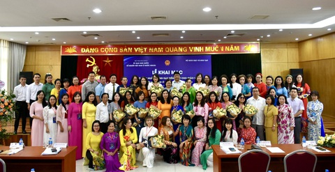 Giáo viên kiều bào về nước trau dồi kỹ năng sư phạm tiếng Việt - Ảnh 1. Lễ khai mạc khóa tập huấn giảng dạy tiếng Việt cho giáo viên kiều bào sáng 16-8 tại Hà Nội - Ảnh: Ủy ban Nhà nước về người Việt Nam ở nước ngoài