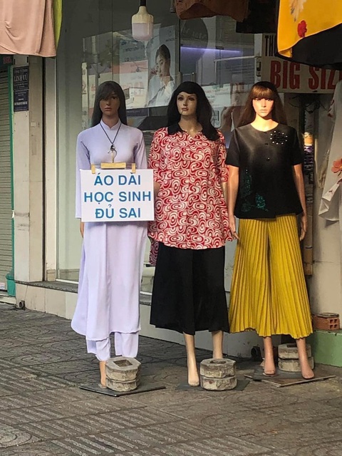 Ảnh vui 16-8: Áo dài đủ... sai - Ảnh 1. "Em muốn áo dài sai gì? Sai sót? Sai lầm hay sai có chút xíu à?".