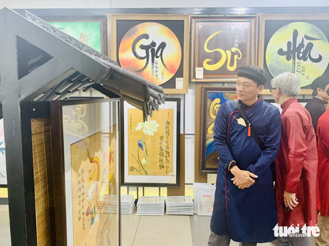 Triển lãm thu hút đông đảo du khách tham dự thưởng lãm - Ảnh: HOÀI PHƯƠNG Triển lãm thu hút đông đảo du khách tham dự thưởng lãm - Ảnh: HOÀI PHƯƠNG