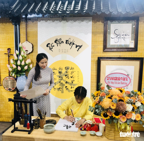 Từ 18h đến 20h ngày 20-8 có workshop Viết thư pháp miễn phí dành cho du khách - Ảnh: HOÀI PHƯƠNG Từ 18h đến 20h ngày 20-8 có workshop Viết thư pháp miễn phí dành cho du khách - Ảnh: HOÀI PHƯƠNG