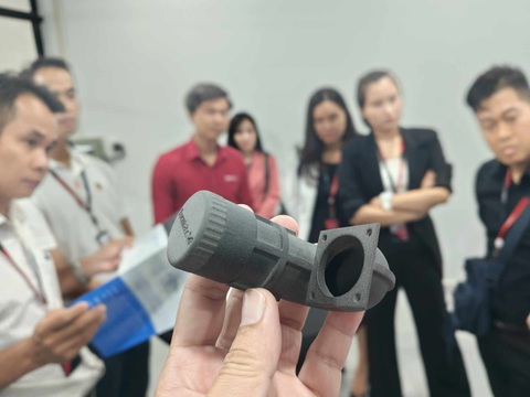 Một sản phẩm in 3D được giới thiệu đến khách tham quan - Ảnh: ĐỨC THIỆN Một sản phẩm in 3D được giới thiệu đến khách tham quan - Ảnh: ĐỨC THIỆN