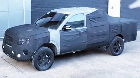 Hé lộ thêm thông tin về Kia Tasman: Bán tải ra mắt năm sau đấu Hilux, Ranger - Ảnh 2. Phiên bản thử nghiệm của Kia Tasman xuất hiện vào cuối 2022 - Ảnh: Drive