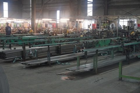 Vụ doanh nghiệp 'tố' báo cáo không đầy đủ, Bộ Khoa học và Công nghệ nói gì? - Ảnh 3. Một nhà máy sản xuất nguyên liệu thép không gỉ phải dừng hoạt động 1/2 dây chuyền do thiếu nguyên liệu - Ảnh: N.AN