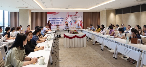 Lần đầu tiên ra mắt sân chơi "Gen Z Xứ Quảng": Học trò Đà Nẵng thoả sức "bung lụa" - Ảnh 1. Lễ bốc thăm phân bảng cuộc thi "Gen Z Xứ Quảng" diễn ra sáng 15-8 - Ảnh: T.Trung