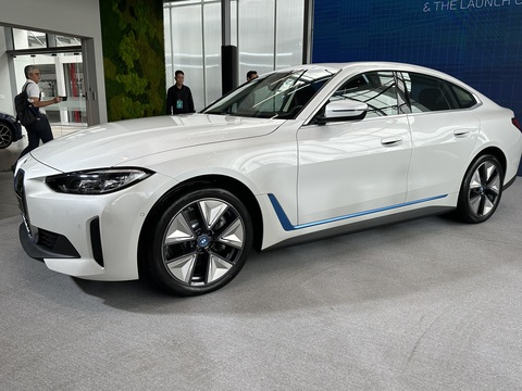 BMW tung dải xe điện hạng sang, khách hàng thêm phân khúc xe điện để sử dụng - Ảnh: CÔNG TRUNG BMW tung xe điện hạng sang, khách hàng thêm phân khúc xe điện để sử dụng - Ảnh: CÔNG TRUNG