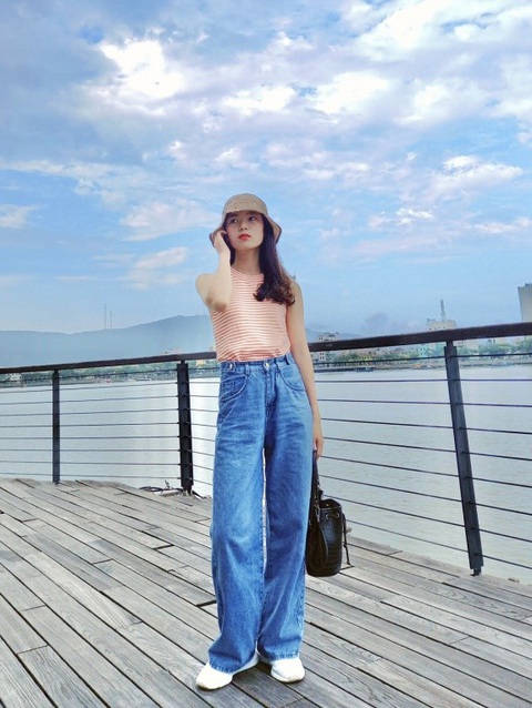 Loạt thí sinh điểm cao trúng tuyển vào các chương trình quốc tế và du học tại chỗ ĐH Duy Tân 2023 - Ảnh 2. Môi trường đại học năng động và hiện đại ở Duy Tân đang mở rộng cánh cửa để cô bạn tài năng Kim Chi thỏa sức phát huy