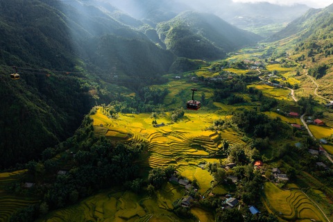 Có một “ruộng bậc thang” khác lạ nơi đỉnh trời Fansipan - Ảnh 5. Cùng thời điểm này cánh đồng lúa vàng rực ở khắp các bản làng, thung lũng