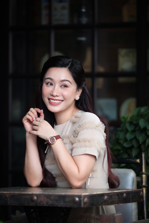 Lâm Hùng: “Rời xa vòng tay anh Vũ Linh, giông bão kéo đến” - Ảnh 1. Gõ cửa trái tim là chương trình đầu tiên mà MC Anh Thơ chọn để quay lại với vai trò MC sau 3 năm dài vắng bóng.