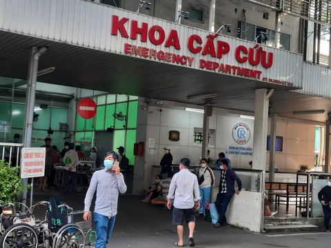 Khả năng vượt dự toán BHYT, TP.HCM yêu cầu đảm bảo quyền lợi người bệnh - Ảnh 1. UBND TP.HCM yêu cầu các cơ sở y tế trên địa bàn phải đảm bảo quyền lợi cho người bệnh có BHYT - Ảnh: THU HIẾN