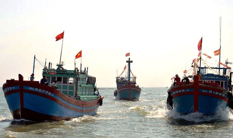 Ngư dân hành nghề trên biển Hoàng Sa - Ảnh: TRẦN MAI Ngư dân hành nghề trên biển Hoàng Sa - Ảnh: TRẦN MAI