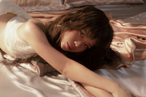 Không còn gai góc nổi loạn, tlinh trưởng thành qua album “ái” - Ảnh 2. tlinh trở lại không còn gai góc nổi loạn.