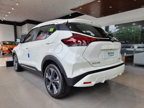 Tin tức giá xe: Nissan Kicks được nhiều người rao bán với giá giảm tới 260 triệu - Ảnh 3. Xe sở hữu kích thước 4.305 x 1.760 x 1.615 (mm). Trục cơ sở 2.620mm và khoảng sáng gầm 182mm. Hệ thống treo trước MacPherson và treo sau giằng xoắn - Ảnh: Đại lý Nissan/Facebook