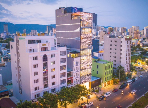 Tham vọng của Đất Xanh Miền Trung khi đổi tên thành Regal Group - Ảnh 1. Đất Xanh Miền Trung vừa đổi tên thành Regal Group