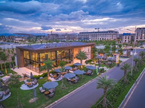 Tham vọng của Đất Xanh Miền Trung khi đổi tên thành Regal Group - Ảnh 2. Tại Quảng Bình, Regal Group không chỉ xây nhà, mà đang đặt nền móng kiến tạo nền kinh tế dịch vụ toàn diện, đẳng cấp bên trong khu đô thị du lịch quốc tế Regal Legend...