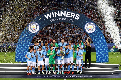 Man City vô địch Siêu cúp châu Âu sau loạt sút luân lưu - Ảnh 5. Toàn đội Man City ăn mừng - Ảnh: REUTERS