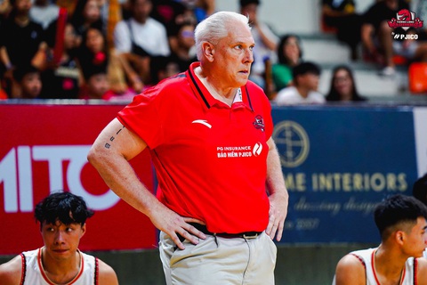 Cuộc đua song mã cho chiếc vé cuối vào bán kết VBA 2023 - Ảnh 4. HLV Chris Daleo giúp Thang Long Warriors trở lại bán kết - Ảnh: VBA
