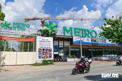 TP.HCM thu hồi hai dự án chung cư ở quận 5, gỡ vướng một dự án tại Thủ Đức - Ảnh 1. Dự án chung cư và thương mại Metro Star tại số 360 Xa lộ Hà Nội (đường Võ Nguyên Giáp hiện nay) được các cơ quan tháo gỡ vướng mắc liên quan đến thủ tục điều chỉnh dự án - Ảnh: QUANG ĐỊNH