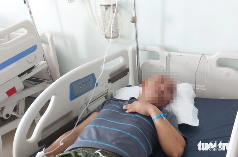 Vụ đánh ngư dân trên tàu cá: Bộ đội Biên phòng Kiên Giang giải cứu thêm hai ngư dân khác - Ảnh 1. Ông N.V.C. - ngư dân bị đánh và điều trị ở Bệnh viện Đa khoa tỉnh Kiên Giang khi bị thương nặng ở vùng đầu - Ảnh: CHÍ CÔNG