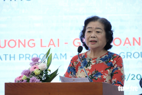 Những nữ sinh dân tộc thiểu số học để chăm lo cho bản làng - Ảnh 2. Nguyên phó chủ tịch nước Trương Mỹ Hoa phát biểu tại buổi gặp mặt - Ảnh: NGUYÊN BẢO