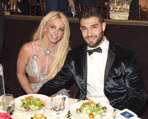 Britney Spears bị chồng trẻ li hôn sau cáo buộc ngoại tình - Ảnh 2. Cặp đôi có khoảng thời gian hạnh phúc trước khi "công chúa nhạc pop" bị chồng nghi ngờ ngoại tình