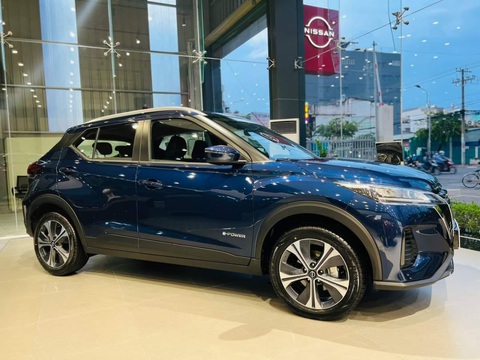Tin tức giá xe: Nissan Kicks được nhiều người rao bán với giá giảm tới 260 triệu - Ảnh 5. Cả hai phiên bản trang bị ABS, EBD, BA, cân bằng điện tử, kiểm soát lực kéo, hỗ trợ khởi hành ngang dốc và cảm biến lùi. Riêng bản V có thêm camera 360 độ, cảnh báo mất tập trung, phát hiện vật thể di chuyển. Bản E chỉ có 2 túi khí, còn bản V có 6 túi khí - Ảnh: Đại lý Nissan/Facebook