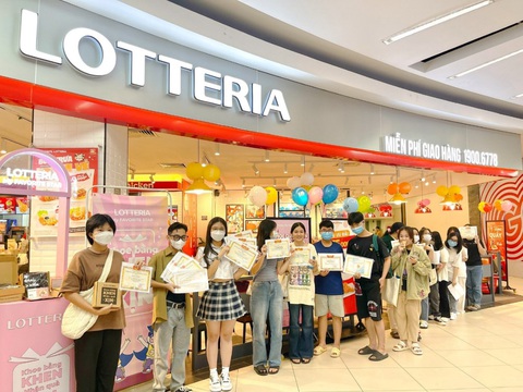 LOTTERIA thu hút với giới trẻ bằng sự kiện ‘Khoe bằng khen, nhận quà xịn’ - Ảnh 2. LOTTERIA thu hút với giới trẻ bằng sự kiện ‘Khoe bằng khen, nhận quà xịn’ - Ảnh 2.