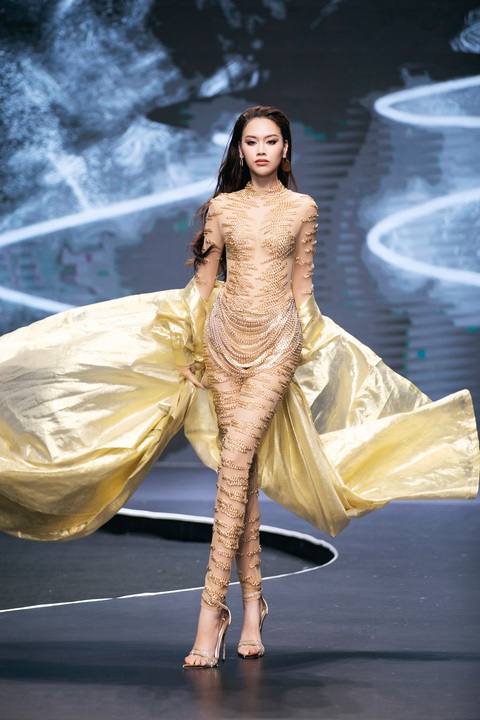 Á hậu Minh Kiên lần đầu trình diễn mở màn cùng dàn hậu đình đám tại Vietnam Beauty Fashion Fest 5 - Ảnh 9. Á hậu Minh Kiên lần đầu trình diễn mở màn cùng dàn hậu đình đám tại Vietnam Beauty Fashion Fest 5 - Ảnh 9.