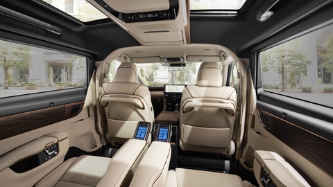 Toyota Alphard đời mới sắp có bản chạy 100 km không cần xăng - Ảnh 2. So với thế hệ cũ, Alphard 2024 được nâng cấp đáng kể về công nghệ - Ảnh: Toyota