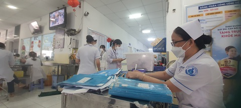Sở Y tế TP.HCM lý giải tại sao lượt khám chữa bệnh bảo hiểm y tế tăng - Ảnh 1. Số lượt khám, chữa bệnh bảo hiểm y tế năm 2023 sẽ tăng so với năm 2022 - Ảnh: HOÀNG LỘC