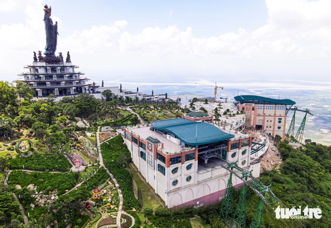 Tây Ninh lên kế hoạch 7 tỉ đồng để quảng bá du lịch - Ảnh 1. Khu du lịch núi Bà Đen cùng hệ thống cáp treo lên núi là một trong những điểm tham quan thu hút nhiều du khách đến Tây Ninh - Ảnh: CHÂU TUẤN