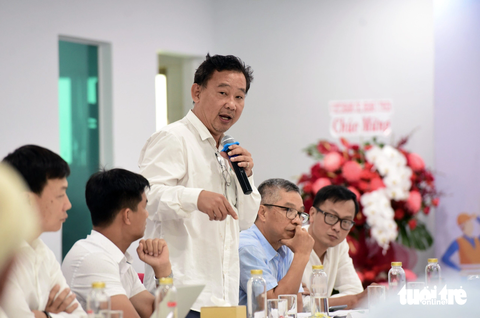 Ông Phạm Uyên Nguyên - giám đốc đầu tư Công ty Buymed, ông chia sẻ đã từng nhận học bổng của báo Tuổi Trẻ - Ảnh: DUYÊN PHAN Ông Phạm Uyên Nguyên - giám đốc đầu tư Công ty Buymed, phó chủ nhiệm gia đình "Vì ngày mai phát triển" của báo Tuổi Trẻ, cho rằng nên có cơ chế cho vay tín chấp cho tân sinh viên để các bạn trẻ chủ động đầu tư cho việc học - Ảnh: DUYÊN PHAN