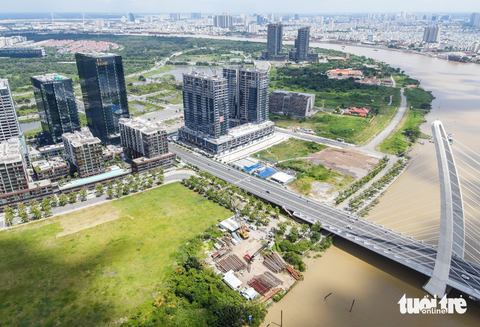 Đôi bờ ven sông Sài Gòn khu trung tâm, trọn vẹn nếu cùng liền mạch - Ảnh 7. Phía bờ sông bên TP Thủ Đức đang trong quá trình hoàn thiện quy hoạch. Đã có nhưng khu vực được xác định làm công viên ven sông kèm theo đường giao thông. Các dự án khu dân cư cũng đang dần phủ kín khu vực này.