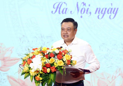 Hà Nội: Tuyên dương 40 gương điển hình tiên tiến trong phong trào toàn dân bảo vệ an ninh Tổ quốc - Ảnh 3. Ông Trần Sỹ Thanh, chủ tịch UBND TP Hà Nội, phát biểu tại ngày hội - Ảnh: ANH KIÊN