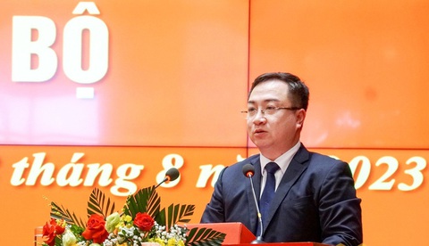 Ông Đặng Xuân Phương được điều động làm phó bí thư Tỉnh ủy Quảng Ninh - Ảnh 2. Tân Phó bí thư Tỉnh ủy Quảng Ninh Đặng Xuân Phương bày tỏ quyết tâm cùng tập thể lãnh đạo tỉnh Quảng Ninh hoàn thành xuất sắc nhiệm vụ được giao - Ảnh: HÙNG SƠN