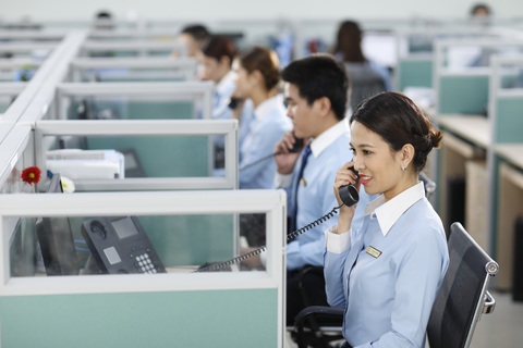 Chuyển đổi số tại EVNSPC: Tăng hiệu quả kinh doanh và chất lượng dịch vụ - Ảnh 2. Đẩy mạnh công tác chăm sóc khách hàng qua Trung tâm Chăm sóc khách hàng Điện lực miền Nam - Ảnh: Công ty cung cấp