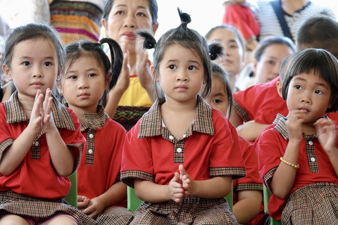 Hai phòng học khang trang được xây dựng bên triền sông Mã từ tấm lòng bạn đọc - Ảnh 5. Trẻ mầm non ở điểm trường khu Phé, xã Phú Xuân, huyện Quan Hóa - Ảnh: NGỌC QUANG