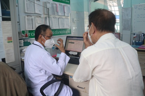 Thời tiết thất thường chủ quan viêm mũi dị ứng dễ viêm xoang như chơi - Ảnh 1. Viêm mũi dị ứng nếu không được điều trị kịp thời có thể dẫn đến viêm xoang - Ảnh: THU HIẾN