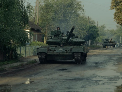 Quân Ukraine hành quân qua vùng Zaporizhzhia hồi tháng 6-2023 - Ảnh: WASHINGTON POST Quân Ukraine hành quân qua vùng Zaporizhzhia hồi tháng 6-2023 - Ảnh: WASHINGTON POST