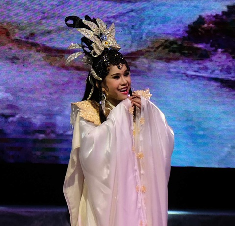 Nghệ sĩ Bình Tinh vào vai tiên nữ trong vở Thất tiên nữ - Ảnh: LINH ĐOAN Nghệ sĩ Bình Tinh vào vai tiên nữ trong vở Thất tiên nữ - Ảnh: LINH ĐOAN
