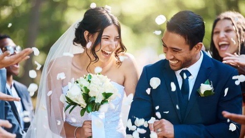 Nhiều cặp đôi trẻ Mỹ ngại cưới vì quá tốn kém - Ảnh 1. Một cuộc khảo sát cho thấy việc kết hôn trong điều kiện kinh tế hiện nay là quá tốn kém - Ảnh: CNBC