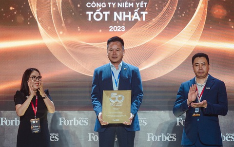 MB vào Top 50 công ty niêm yết tốt nhất Việt Nam 2023 của Forbes - Ảnh 1. MB vào Top 50 công ty niêm yết tốt nhất Việt Nam 2023 của Forbes - Ảnh 1.