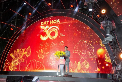 Đạt Hòa 30 năm - tiếp nối hành trình - Ảnh 2. Ông Trần Uy Thành - phó tổng giám đốc - phát biểu khai mạc lễ kỷ niệm 30 năm thành lập