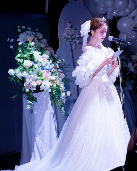 Ngôi sao phim người lớn Nhật tổ chức fan meeting để... giải nghệ - Ảnh 2. Mikami tuyên bố rút khỏi ngành công nghiệp phim người lớn tại sự kiện Last Your