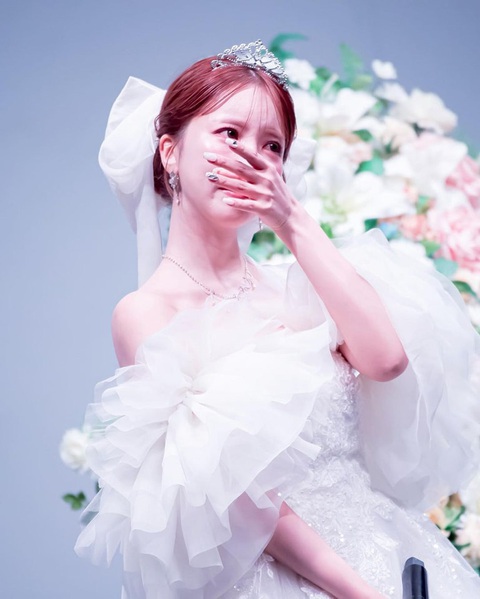Ngôi sao phim người lớn Nhật tổ chức fan meeting để... giải nghệ - Ảnh 3. "Nữ thần quốc dân" Nhật Bản rơi nước mắt trong giây phút giải nghệ