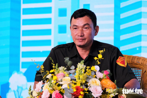 'Gương sáng phố phường' 2023: Vinh danh người hút đinh, dân phòng liều mạng bắt cướp - Ảnh 2. Anh Nguyễn Văn Dinh giao lưu tại chương trình
