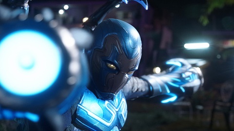 'Blue Beetle' - làn gió mới cho dòng phim siêu anh hùng DC - Ảnh 3. Blue Beetle là siêu anh hùng có bộ giáp tối tân bậc nhất DC - Ảnh: Variety